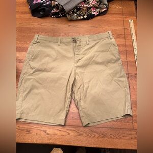 Eddie Bower Lightweight Shorts.  Sz 42
